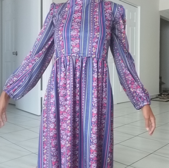 Relisted vintage wallpaper batik dress - Picture 3 of 4